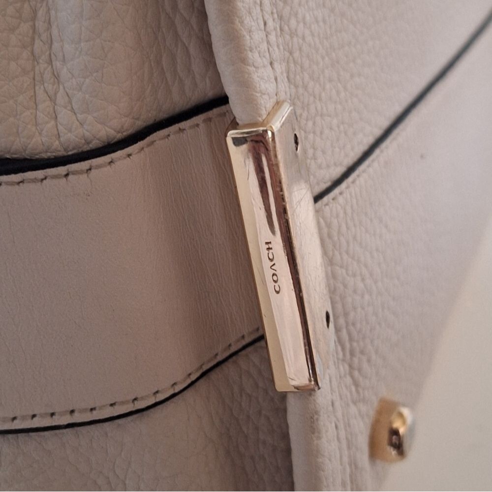 Coach Swagger 37 Bag White Pebbled Leather - Picture 9 of 13